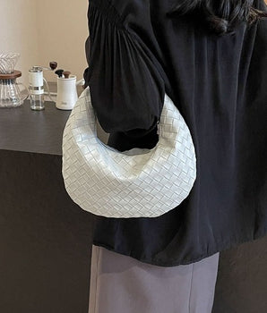 Kudottu käsilaukku